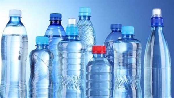 يسبب السرطان.. أخصائية تغذية تحذر من تخزين المياه في زجاجات بلاستيكية