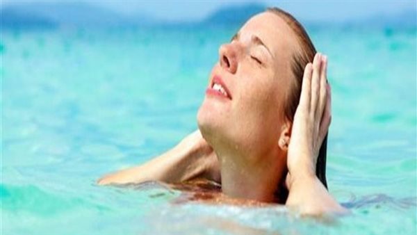لن تتوقع..ماذا يحدث لجسمك إذا خرجت من ماء البحر دون استحمام؟