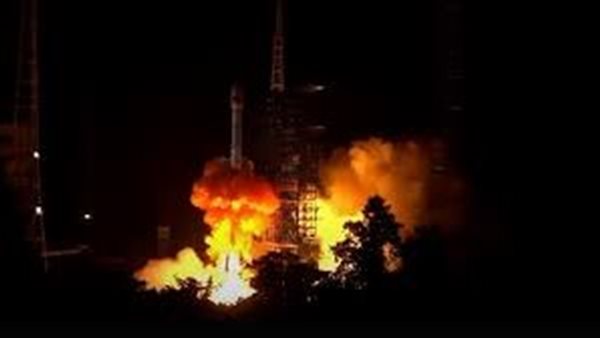 فيديو متداول..لحظة سقوط حطام الصاروخ الصيني | شاهد