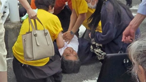 مموه ويدوي الصنع.. تفاصيل جديدة بشأن السلاح الذي قتل به شينزو آبي