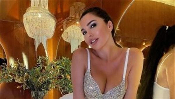 ربنا موجود.. هجوم ناري على لاميتا فرنجية بسبب المايوه الفاضح | شاهد