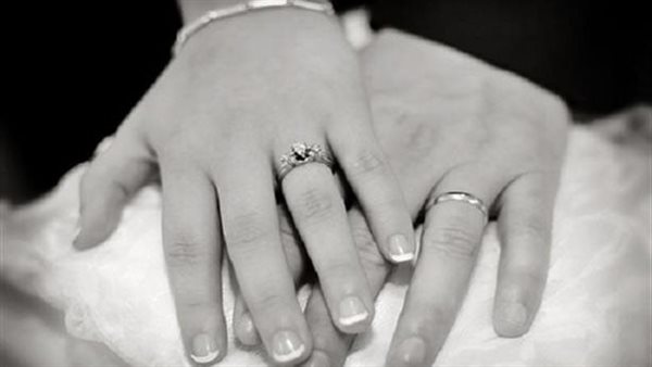 ما حكم الشرع؟..طلقها ثم أقام علاقة زوجية معها وأخبرها أنه لا ينوي مراجعتها | شاهد