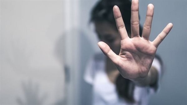 ضربها وسحلها.. التفاصيل الكاملة لواقعة تحرش عامل بكافيه على طالبة بالمعادي