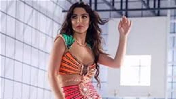 إنجاب بدون زواج.. قمر اللبنانية تظهر مع ابنتها لأول مرة | شاهد