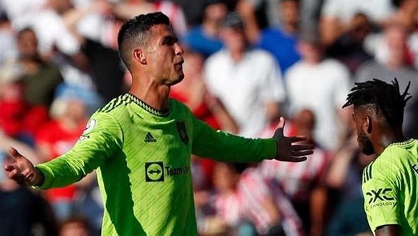 وجبة غداء وعدم مصافحة.. تفاصيل مثيرة في نهاية علاقة رونالدو بمانشستر يونايتد