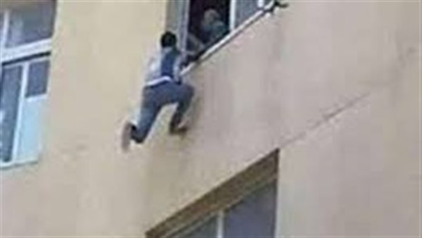 اختبأ من طليقها..تفاصيل مصرع شاب سقط من شرفة شقة عشيقته بحدائق أكتوبر