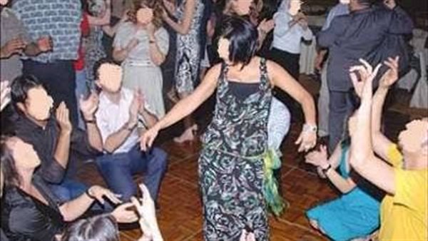 فاكرني عشيقته.. سهير لقاضي الأسرة: جوزي عايزني ألبس قميص نوم قدام الضيوف