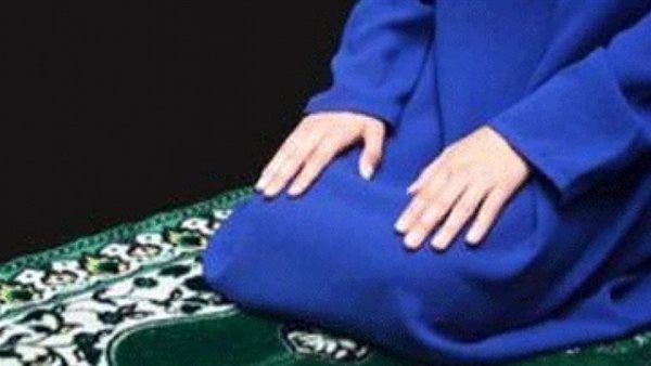 الإفتاء تجيب وتوضح طرق الخشوع..هل الشرود أثناء الصلاة يُبطلها؟ | فيديو