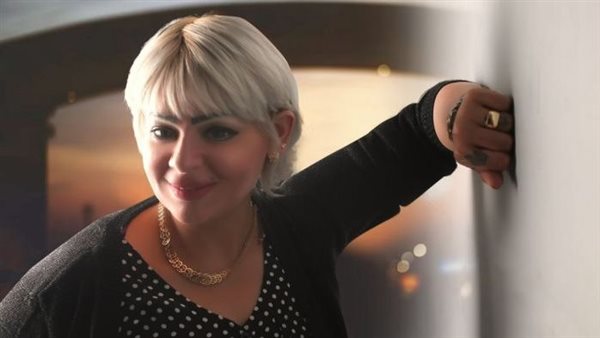 طالعة بفلوسي ومدورة 92 راجل.. تعليق ناري من إيمي تاتو بعد وقف برنامجها | شاهد