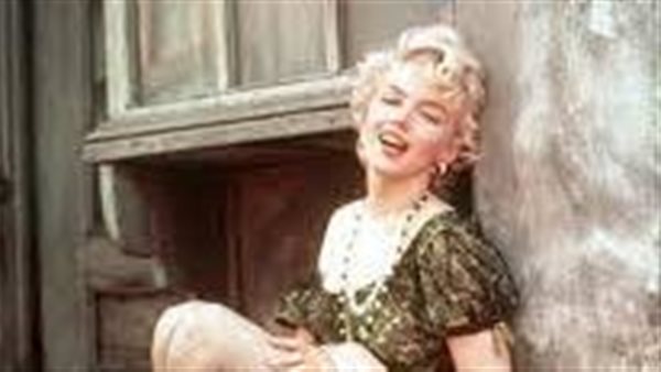 وجدوها عارية وفي يدها هاتف.. أسرار عجيبة عن وفاة مارلين مونرو؟ | شاهد