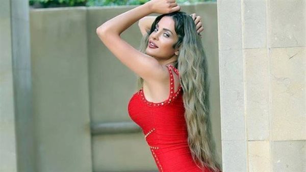 بالبشكير.. إطلالة صادمة لـ دومنيك حوراني على إنستجرام | شاهد