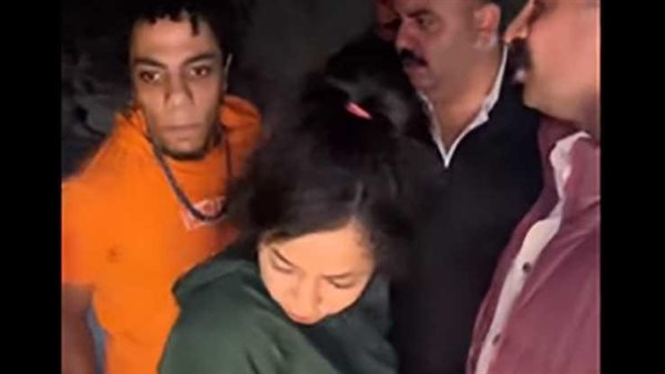 إيه اللي بيحصل ده.. قصة الفيديو الذي تسبب في القبض على 5 بينهم ممثل وفتاة