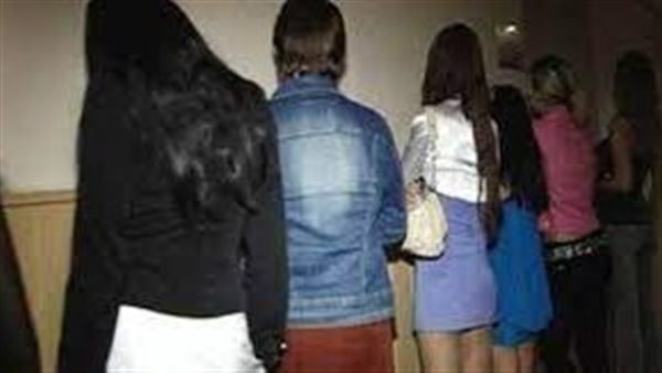 ملفوفين في ملايات.. حكاية ربة منزل خفضت تسعيرة الدعارة 500 جنيه لمنافسة بواب الغردقة 