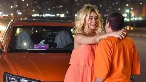 مش راجل.. بلوجر شهيرة تفضح زوجها بوصلة ردح على الهواء | فيديو