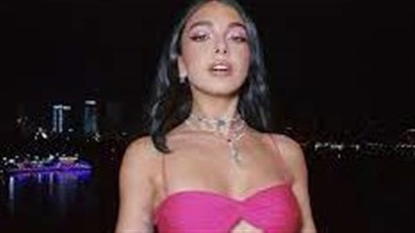 مايوه وبوت.. سلمى أبو ضيف تثير الجدل بهذه الإطلالة | شاهد