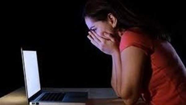 تفاصيل مثيرة..إحالة مسئولة بهيئة التأمين الصحي للمحاكمة لنشر أمور خادشة للحياء 