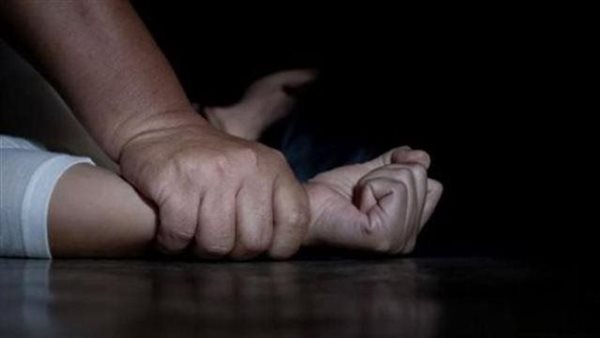 5 سنوات في حضنه بالقوة.. تفاصيل مثيرة في إحالة المتهم بمعاشرة ابنة زوجته بالزاوية الحمراء للجنايات