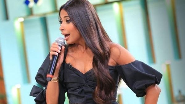 فاجأت منى الشاذلي بعمرها الحقيقي.. سر روبي في الاحتفاظ بشبابها وببشرة نقية 