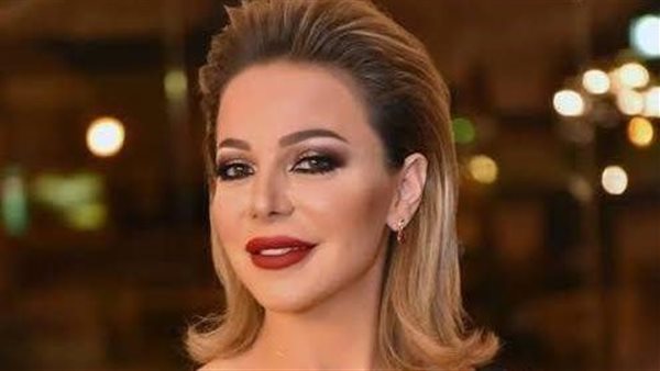 أحضان وبكاء.. فيديو مؤثر لـ سوزان نجم الدين مع أولادها في المطار | شاهد