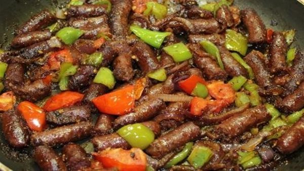 منها البسكويت والسجق.. دراسة تحذر: أطعمة تهدد الرجال بمرض قاتل