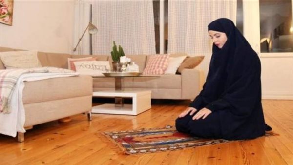 الإفتاء تجيب.. هل يجوز أداء صلاة الضحى قبل الظهر مباشرة؟ | شاهد