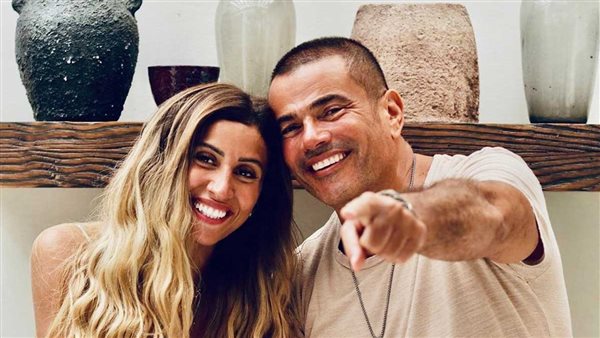 بعد المغازلة على الهواء.. الحقيقة الكاملة لعودة دينا الشربيني لـ عمرو دياب | فيديو