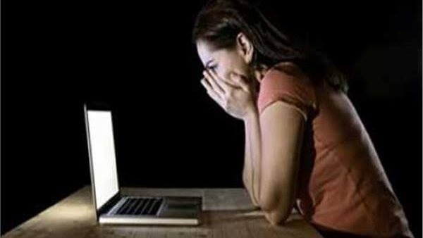 فضحته على فيسبوك.. تفاصيل القبض على عاطل ابتز فتاة رفضت أسرتها خطبتها له