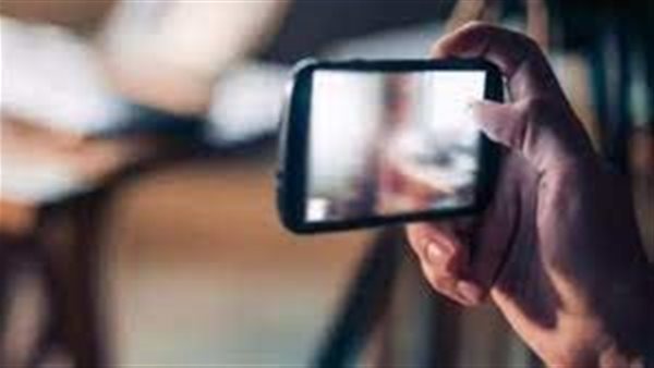 صور ومقاطع خادشة للحياء.. تفاصيل مثيرة في الحبس عامين لشخص هدد طليقته في المقطم