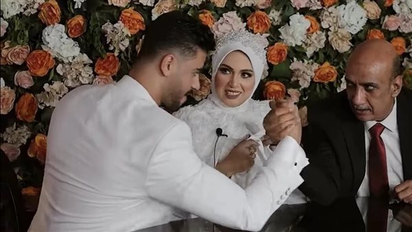 المأذون مهدد بالعزل.. ماذا فعلت بلوجر شهيرة في كتب كتابها وهل زواجها شرعي ؟ | فيديو