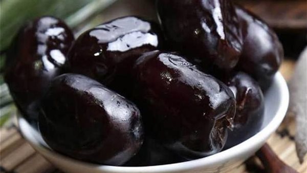 لن تتوقع..ماذا يحدث لجسمك إذا تناولت البلح الأسود بالسمن البلدي؟