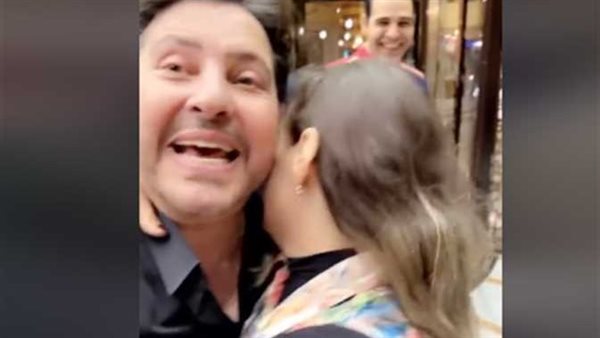 احترمى نفسك أنا بحب مراتى.. هجوم ناري من هاني شاكر على مذيعة قناة الشمس