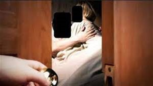 زوجته خانته بشكل صادم متكرر.. حكاية المهندس التي قلبت السوشيال ميديا | شاهد