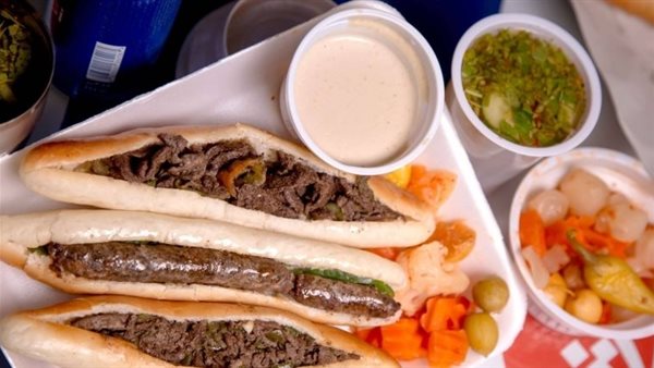 السر وراء بيعها بـ 5 جنيهات.. طبيب يفجر مفاجأة عن سجق وكبدة العربيات 