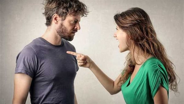 إلهام شاهين تحسم الجدل حول الرأى الفقهي لمسؤولية الزوجة تجاه زوجها وإرضاع أبنائها | فيديو