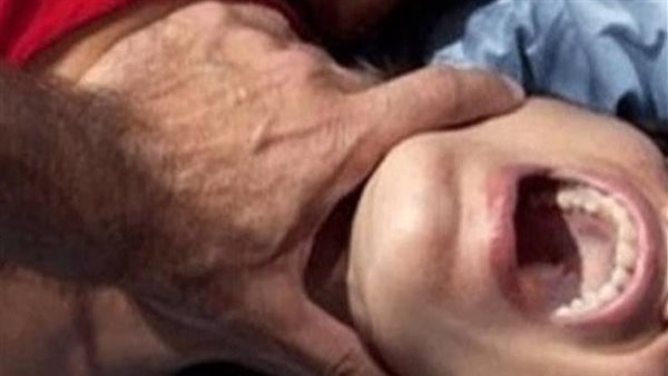 جلس 10ساعات جوار جثثهم.. شاب يقتل زوجته ويخنق أولاده الـ3 حتى الموت