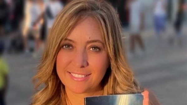 الشاعرة سالى روحي تعلن إنطلاق معرض 