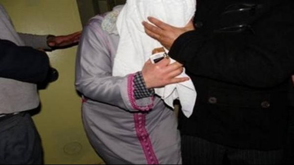 عشان نشترى حاجات.. تفاصيل مثيرة في فضيحة عرض شاب زوجته على فيسبوك