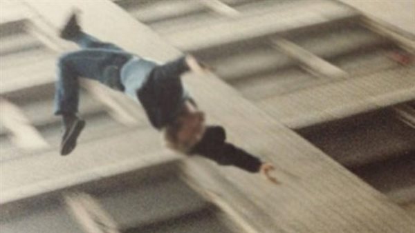 كنتي بتعملي ايه؟.. النيابة تستجوب سيدة قفزت من شرفة جارها بأوسيم بعد ضبطها في وضع مخل