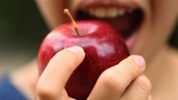  أبرزها فقدان الوزن والحماية من أمراض القلب..فوائد مذهلة للتفاح وقشره