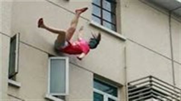 هربا من جحيم الأخ ووصمة الطلاق.. تفاصيل مثيرة في واقعة قفز سيدة من الخامس بأكتوبر