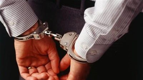  بحثًا عن الجنس الناعم.. تفاصيل القبض على ضابط مزيف بكلبش وطبنجة