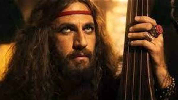 تفاصيل مثيرة.. ممثل عربي يظهر في مشهد إباحي بفيلم أمريكي شهير