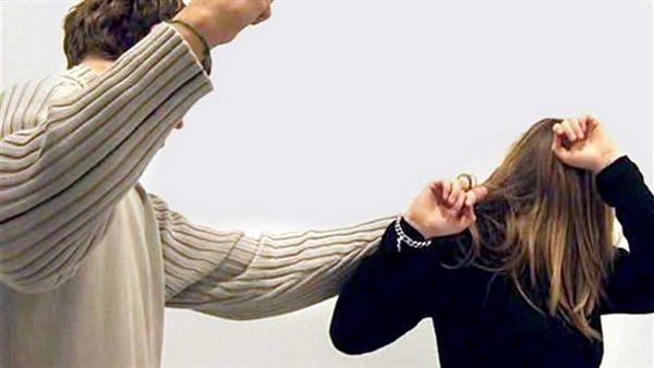 ربطني في السرير.. موظفة تقيم دعوى طلاق من زوجها أمام محكمة الأسرة