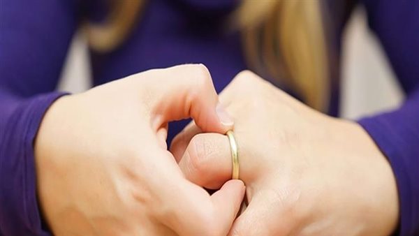 عاوزه تبقى شبه الممثلين.. زوجة في دعوى خلع: بخيل وما بيصرفش عليّ