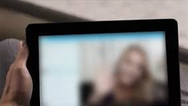 صور ومقاطع خاصة..تفاصيل مثيرة في القبض على شخص يبتز فتاة على الفيس بوك 