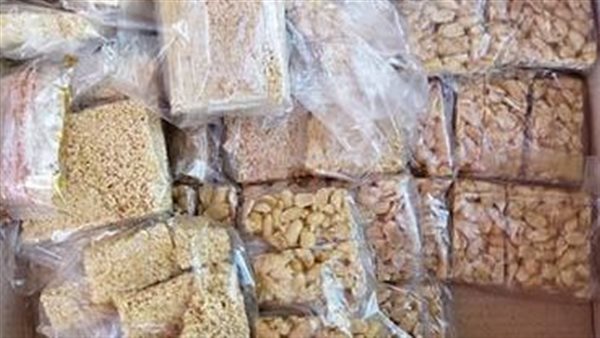 قبل تناولها.. طبيبة تكشف أخطر قطعة حلوى داخل علبة حلاوة المولد