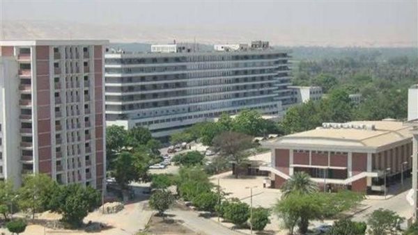 مريض يلقي بنفسه من الطابق السادس.. ماذا حدث داخل مستشفى جامعة أسيوط؟