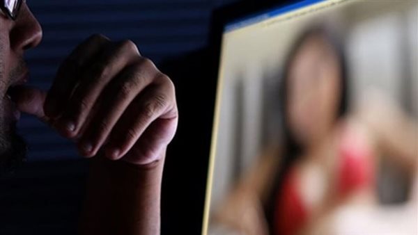 صور وفيديوهات فاضحة.. القصة الكاملة لتهديد رجل لطليقته بمشاهد خاصة للتنازل عن ابنها