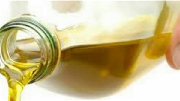 أستاذ تغذية يكشف..ماذا يحدث لجسمك عند تناول أطعمة بزيت مستعمل؟ | فيديو