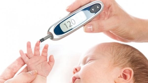 احذري العادات الخاطئة..أخصائي يوضح أسباب إصابة الأطفال بمرض السكري | فيديو 